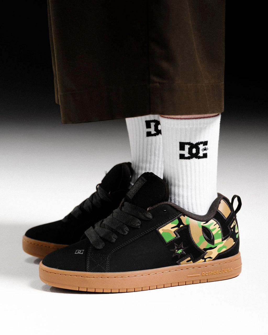 Mens Court Graffik Sneakers