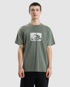 MENS GRAVITATING NATURALLY MERCH FIT T-SHIRT