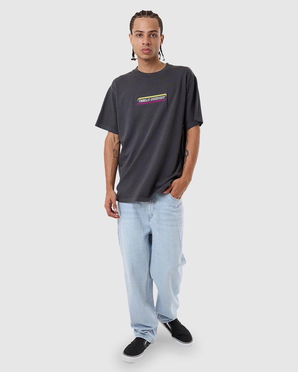 MENS BLURR EMBRO MERCH FIT T-SHIRT
