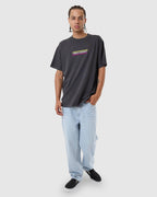 MENS BLURR EMBRO MERCH FIT T-SHIRT