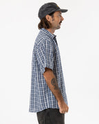 MENS SPLIT DECISION SHORT SLEEVE SHIRT