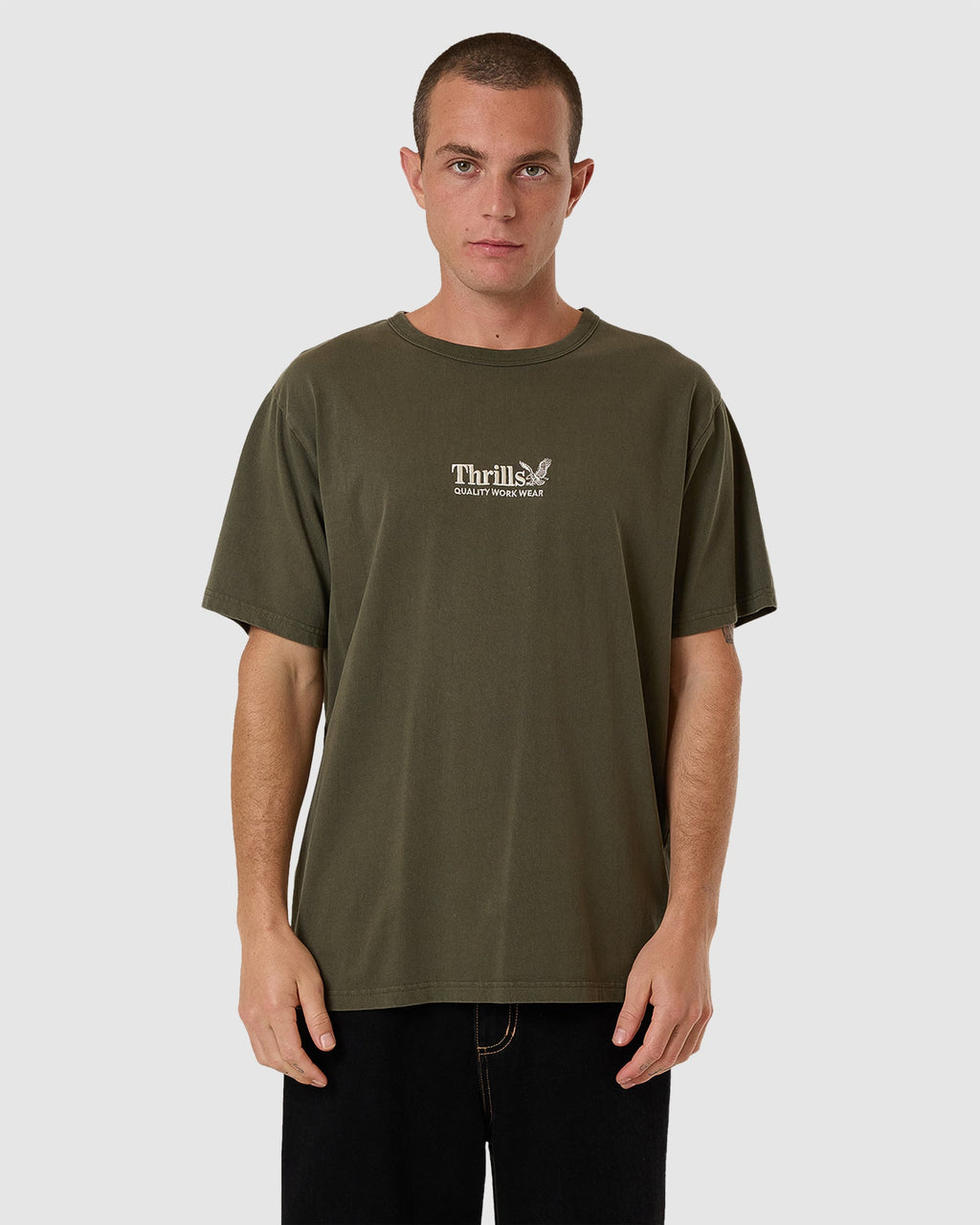 MENS THRILLS WORKWEAR EMBRO MERCH FIT T-SHIRT