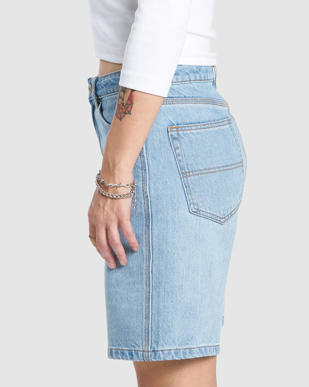 WOMENS FLUTTERBY CARPENTER SHORTS