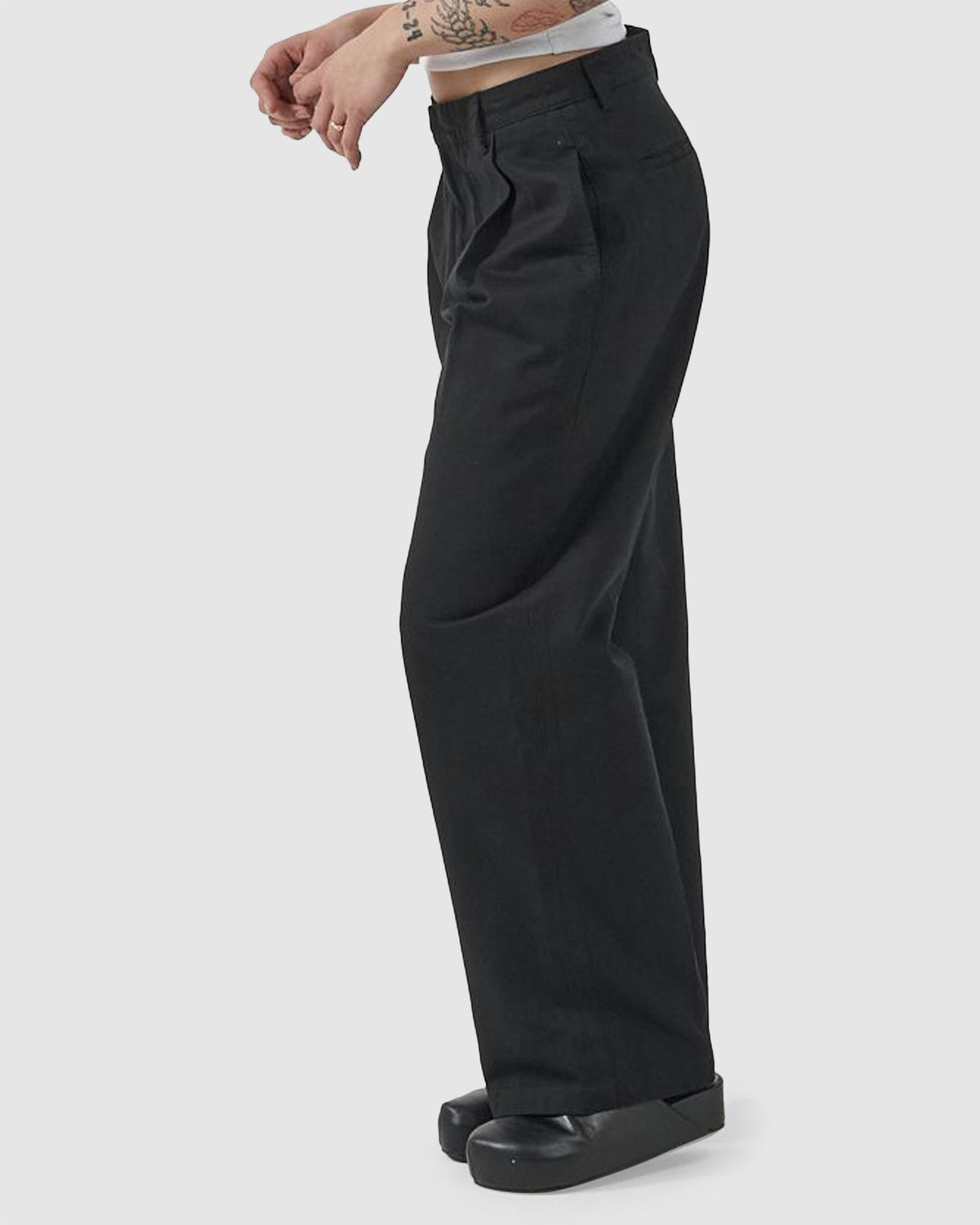 WOMENS RISE PLEATED PANTS