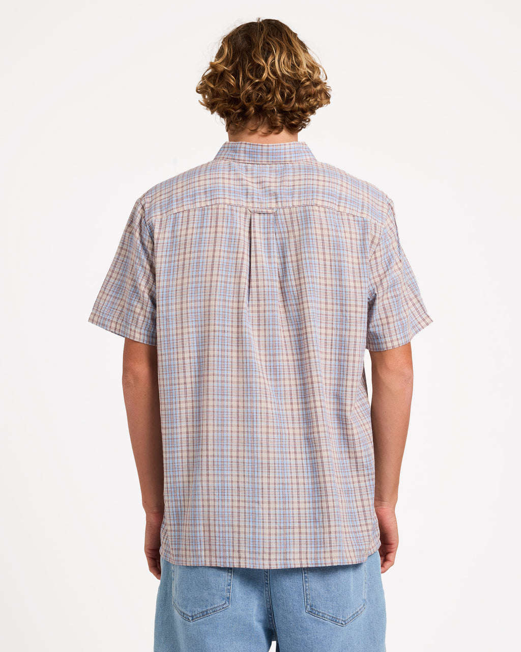a0442571_volcom_stn_bck1