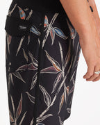 Mens Changeling Scallop Mod 19" Boardshort
