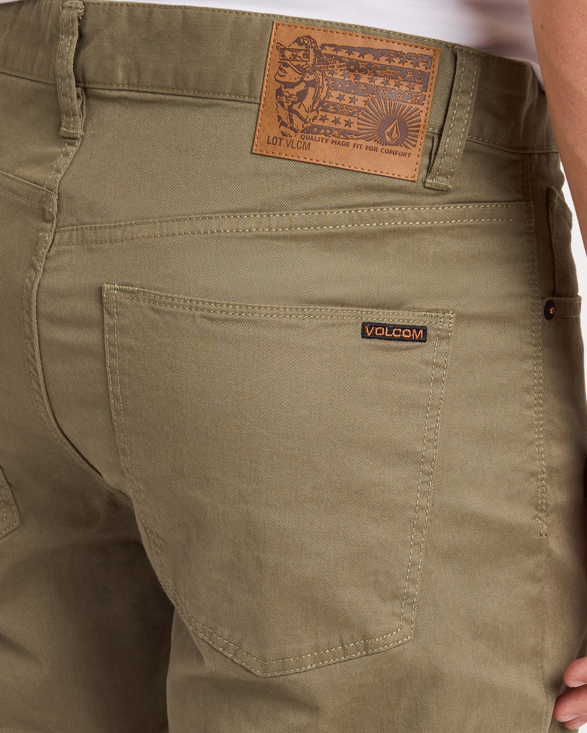 a1112308_volcom_arc_dtl1