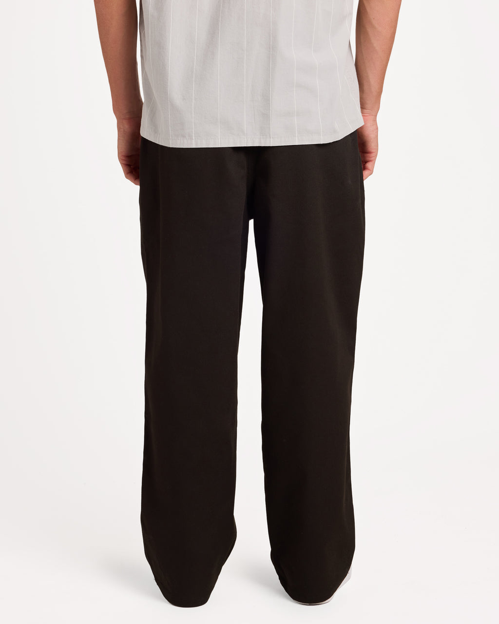 a1112615_volcom_blk_bck1