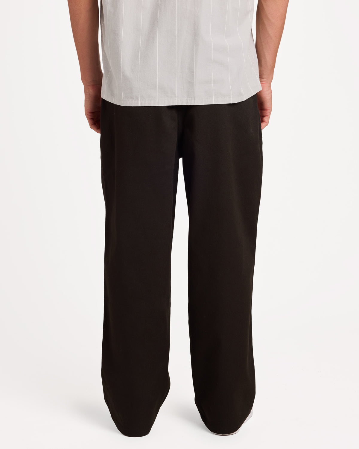 a1112615_volcom_blk_bck1