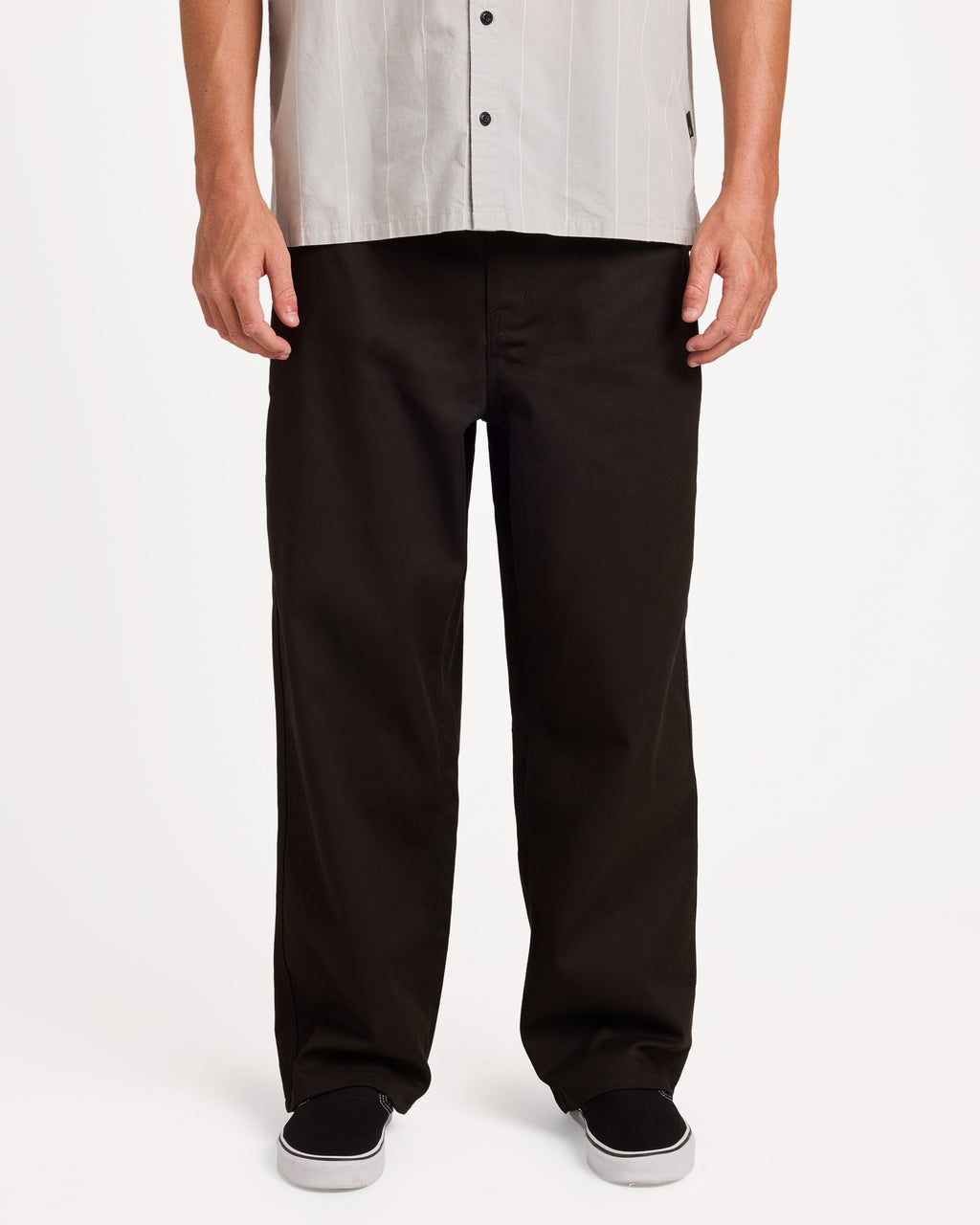 a1112615_volcom_blk_frt1
