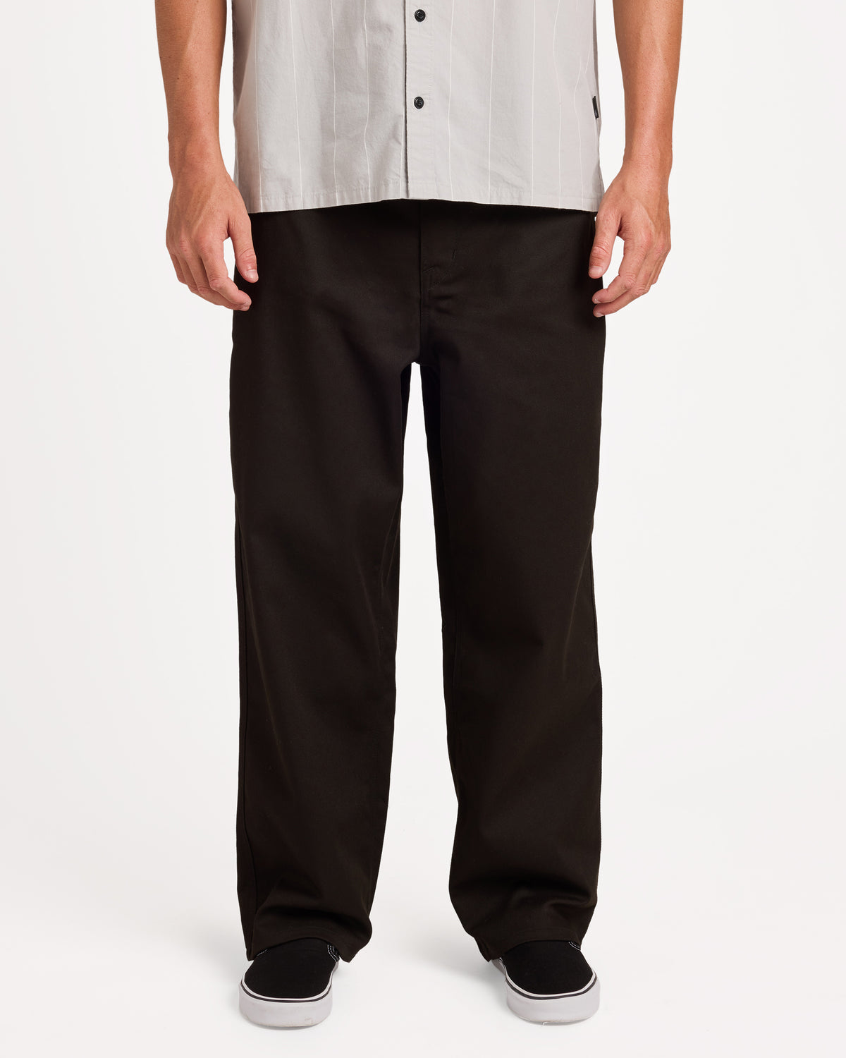 a1112615_volcom_blk_frt1