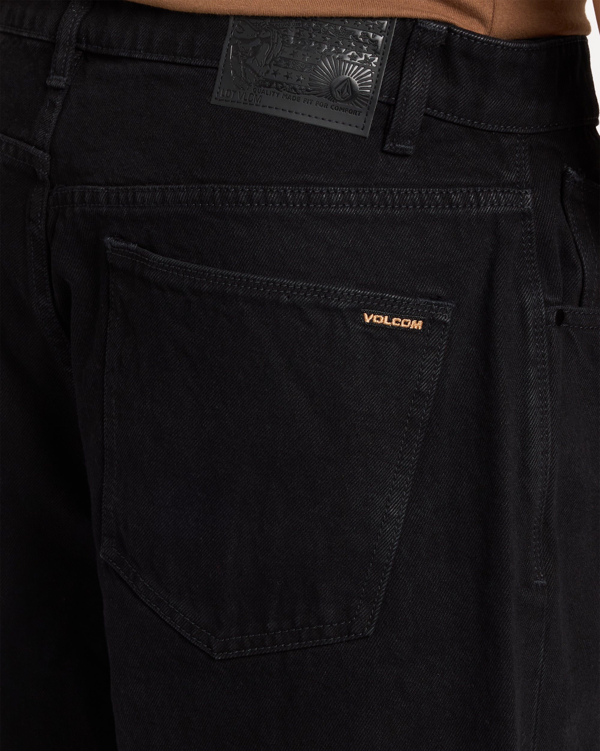 a1912612_volcom_blk_dtl1
