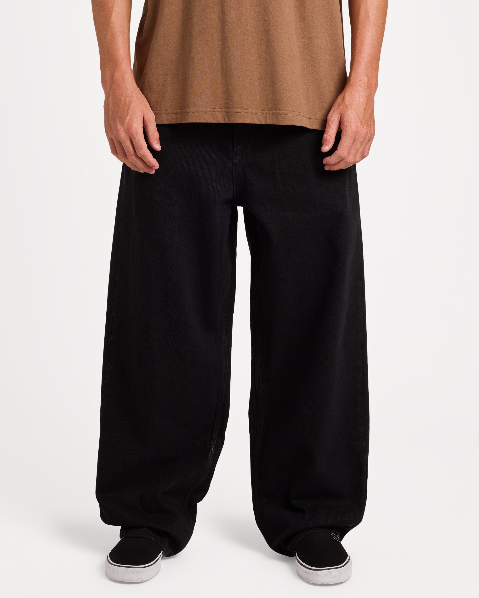 a1912612_volcom_blk_frt1