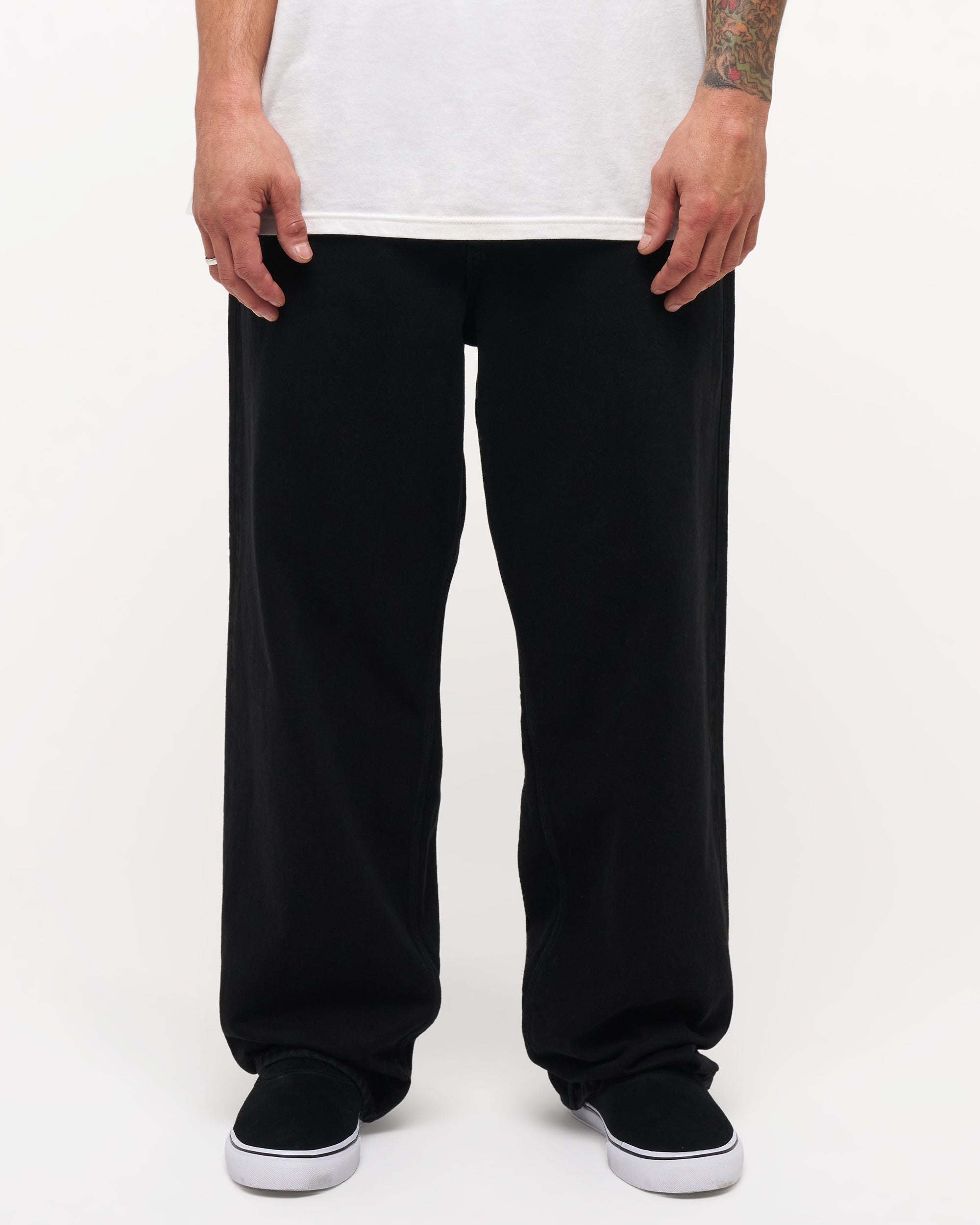 a1912618_volcom_blk_frt1