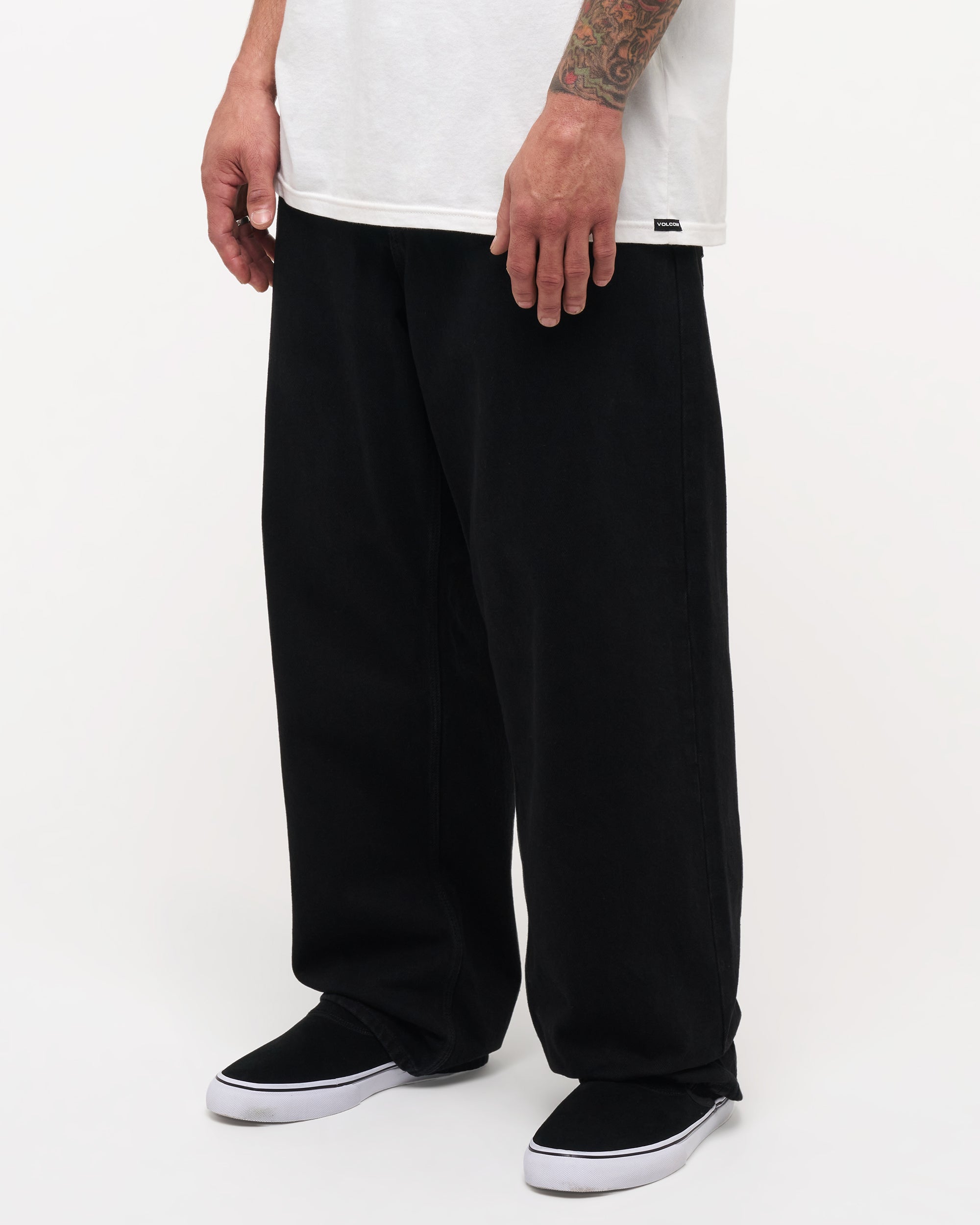 a1912618_volcom_blk_sd1