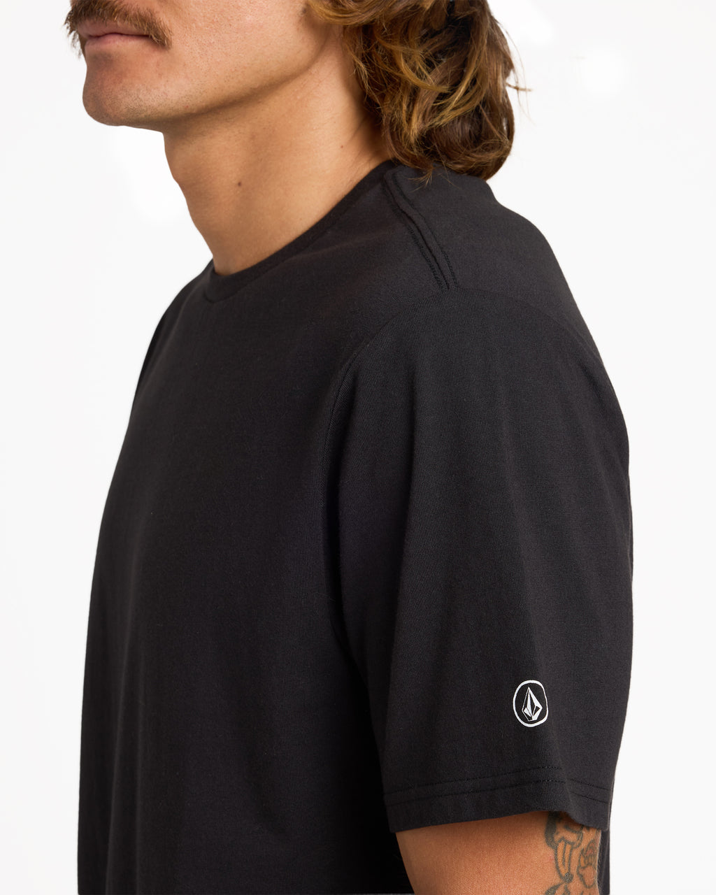 a4332472_volcom_blk_dtl1