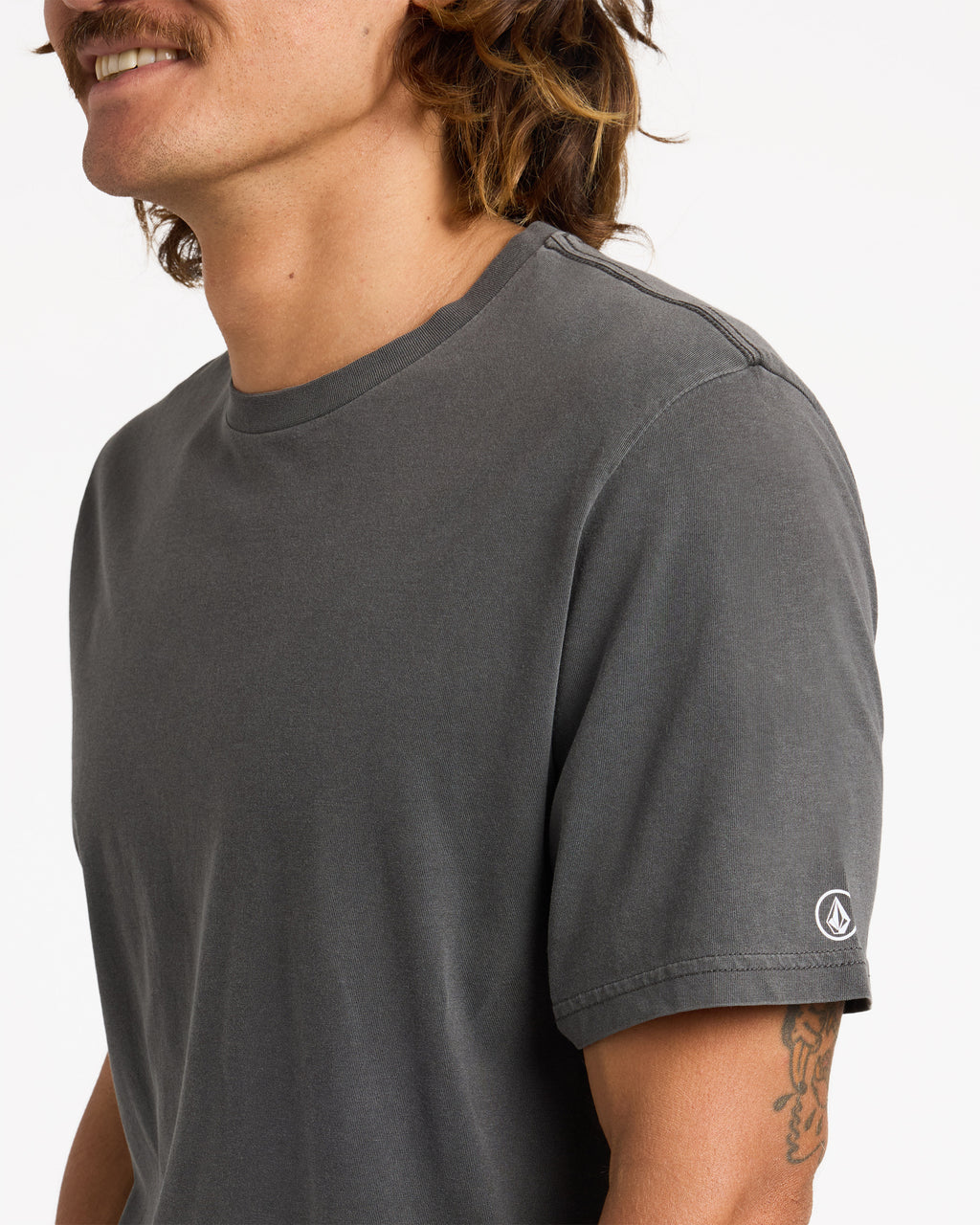 a4332473_volcom_blk_dtl1