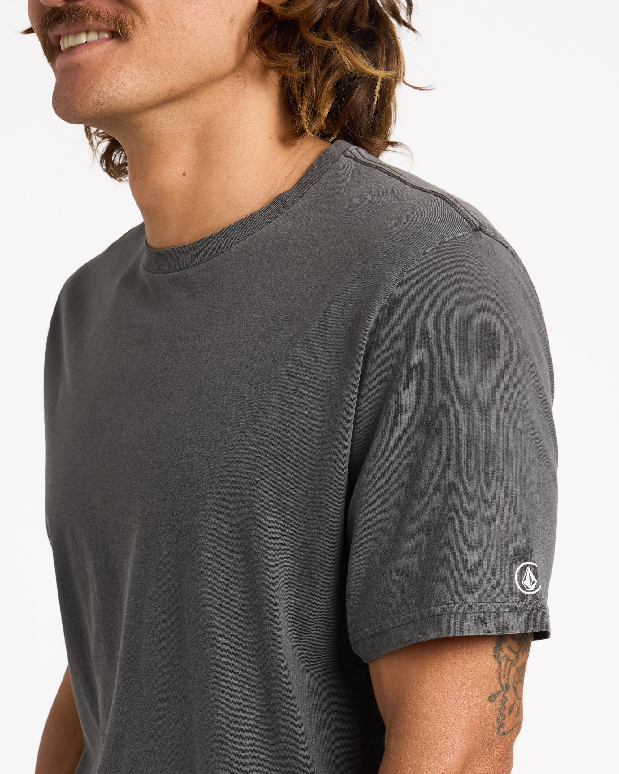 a4332473_volcom_blk_dtl1