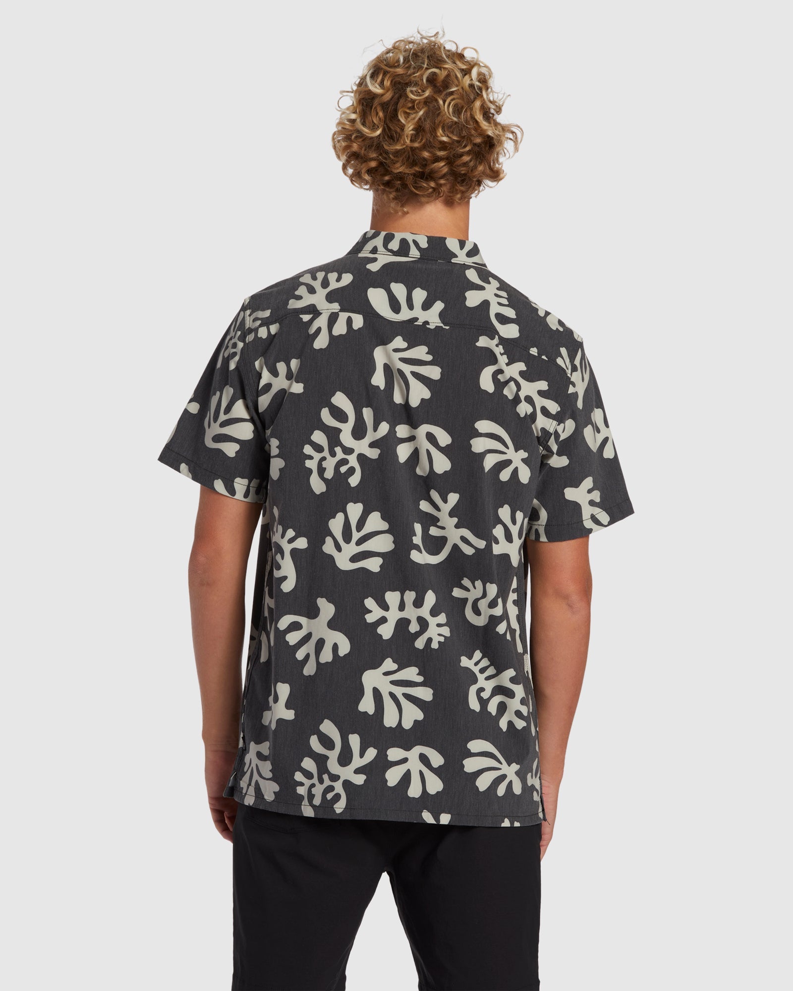 Mens Coral Gardeners Surftrek Short Sleeve Shirt