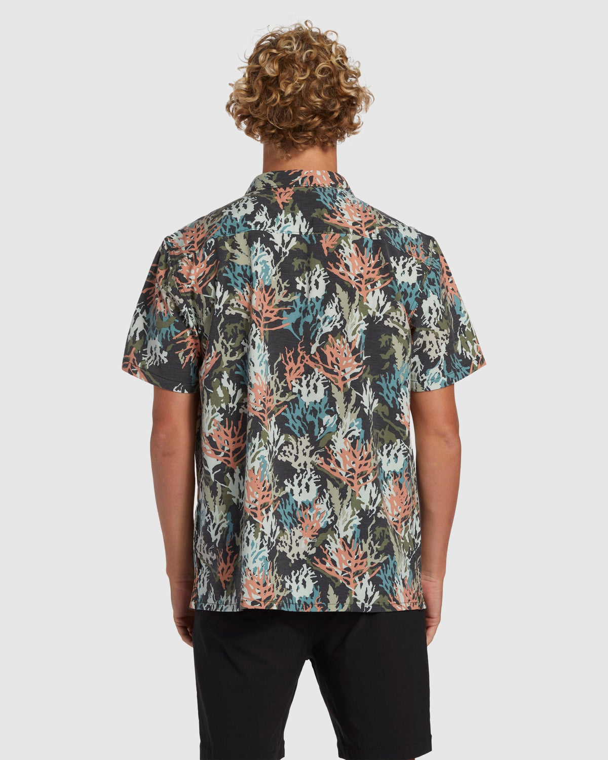 Mens Coral Gardeners Surftrek Shoet Sleeve Shirt