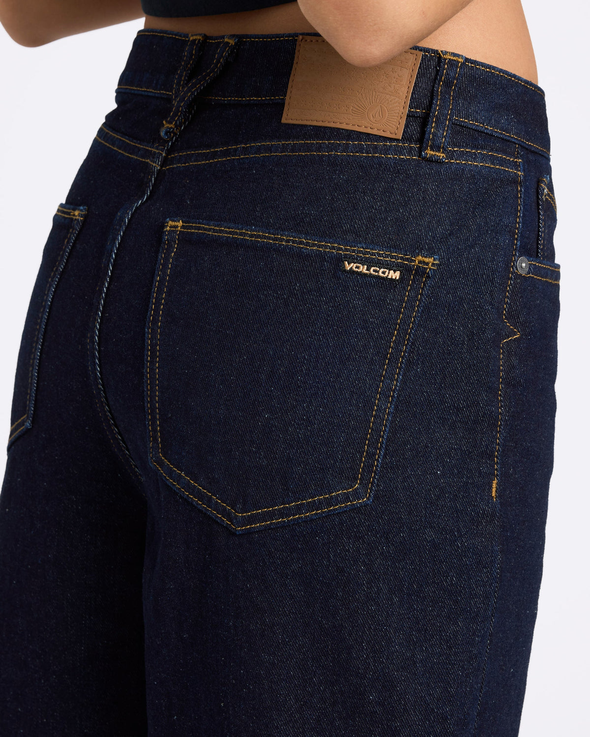 b1912608_volcom_raw_dtl1