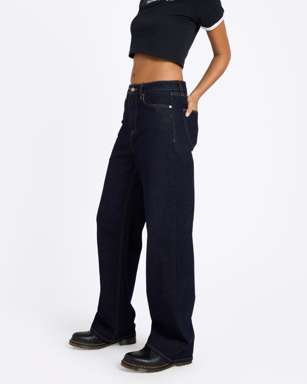 b1912608_volcom_raw_sd4