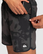 Mens Omni Scallop Amphibian 17" Boardshorts