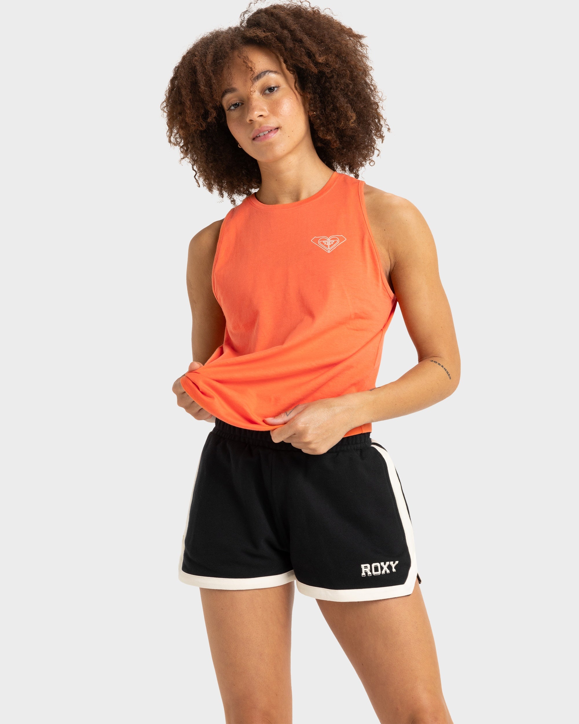 Womens Essential Energy Scallop Athletic Shorts
