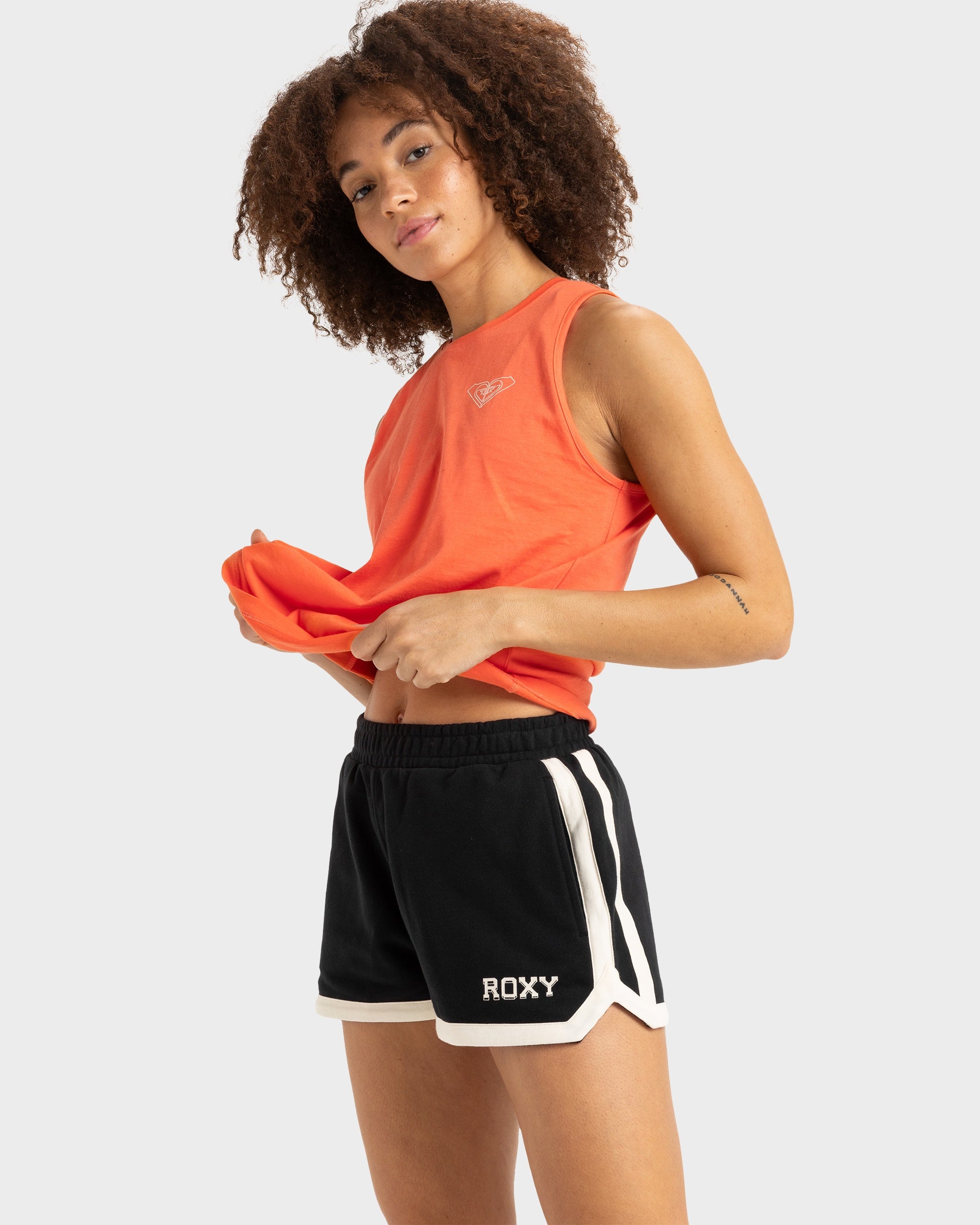 Womens Essential Energy Scallop Athletic Shorts