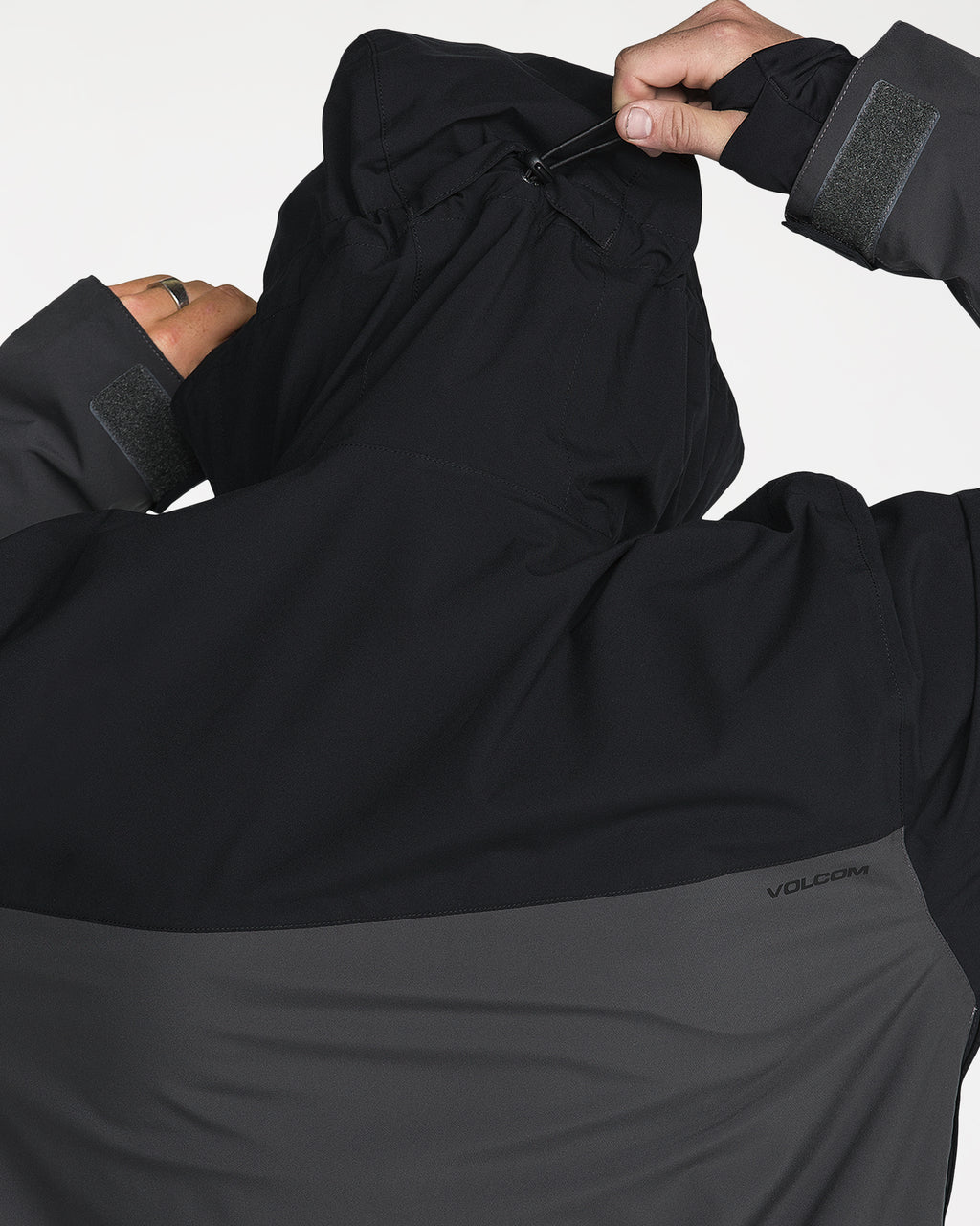 g0652654_volcom_blk_dtl3