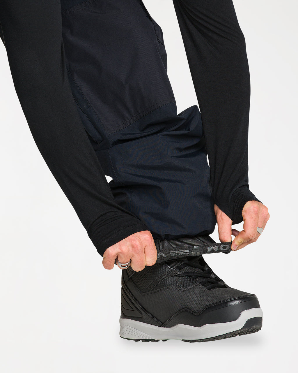 g1352654_volcom_blk_dtl3
