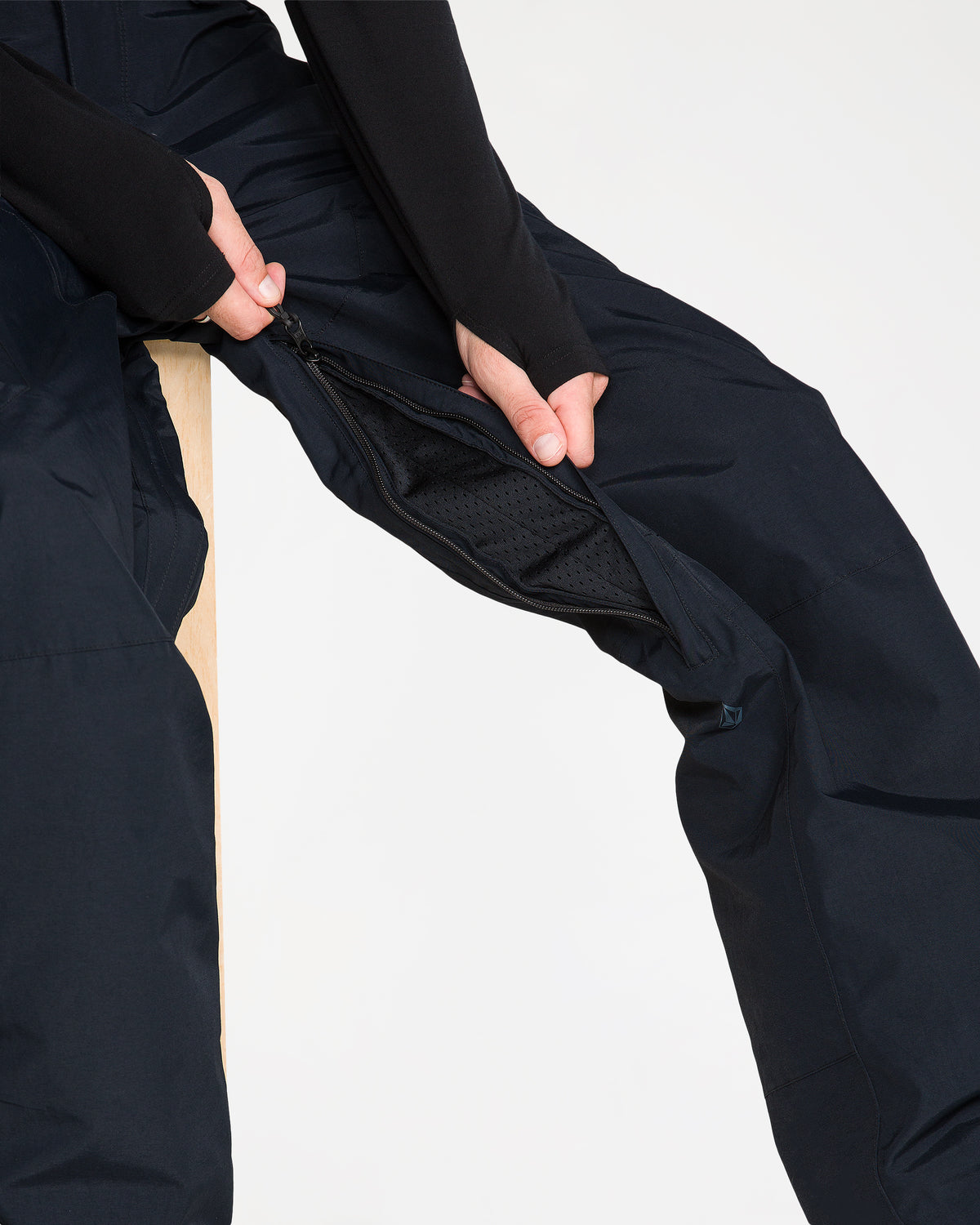 g1352655_volcom_blk_dtl3