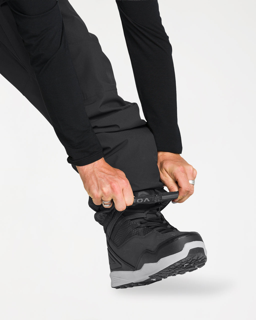 g1352657_volcom_blk_dtl2