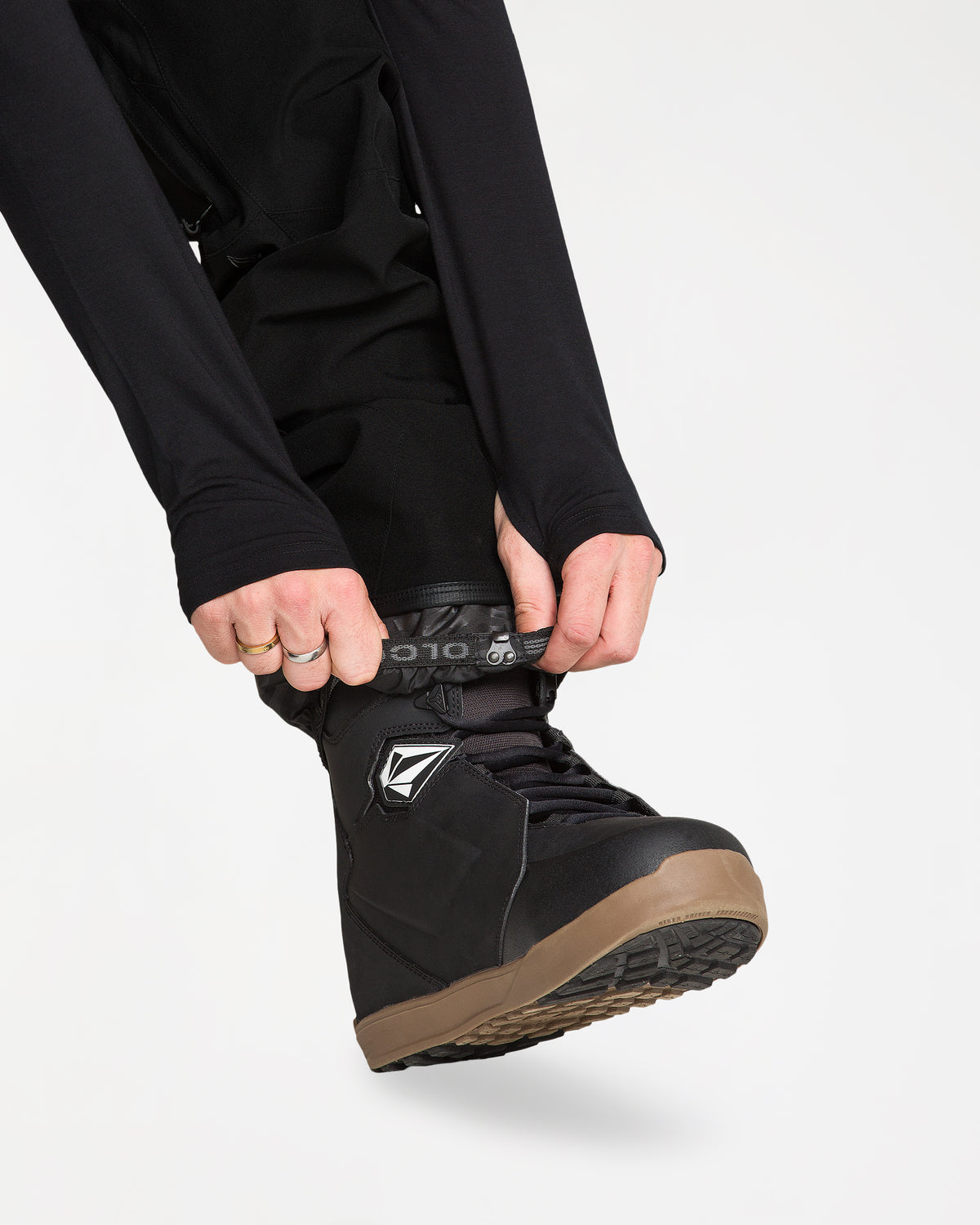 g1352658_volcom_blk_dtl4