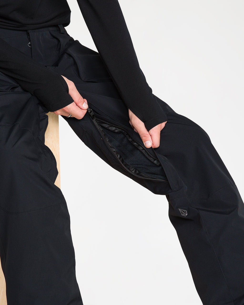 g1352662_volcom_blk_dtl1
