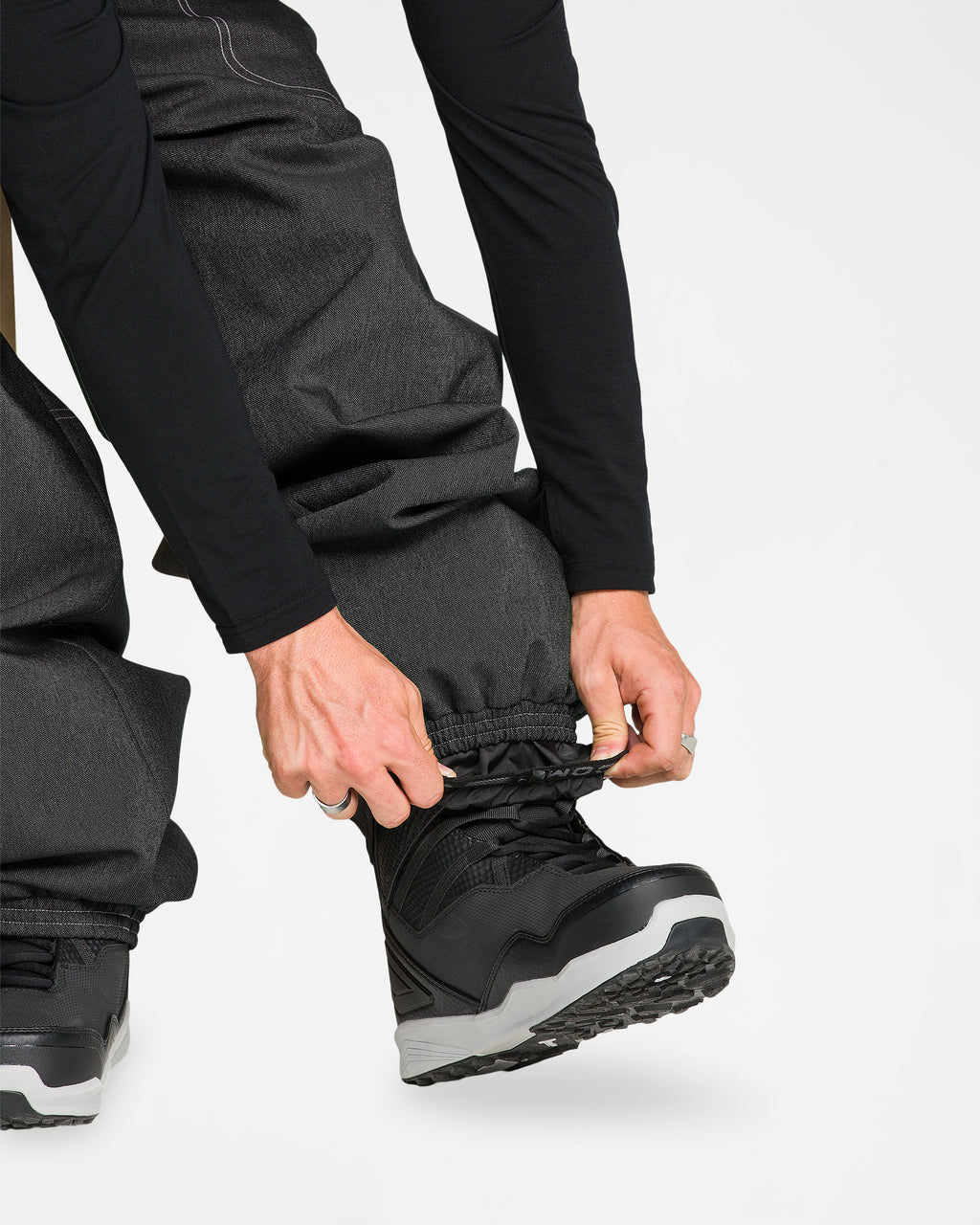 g1352667_volcom_blk_dtl1