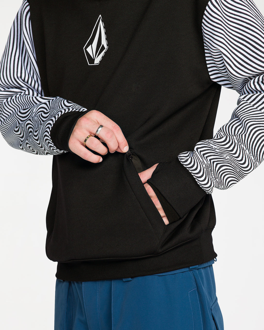 g4152650_volcom_b2w_dtl1