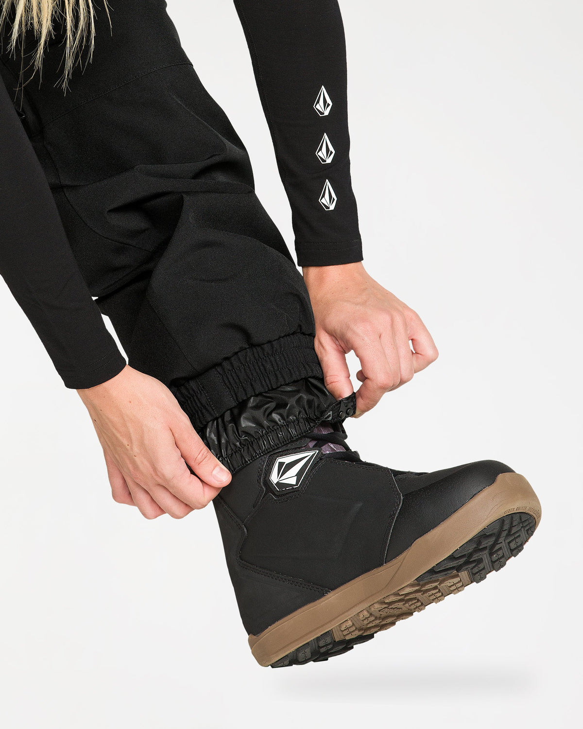 h1252651_volcom_blk_dtl4