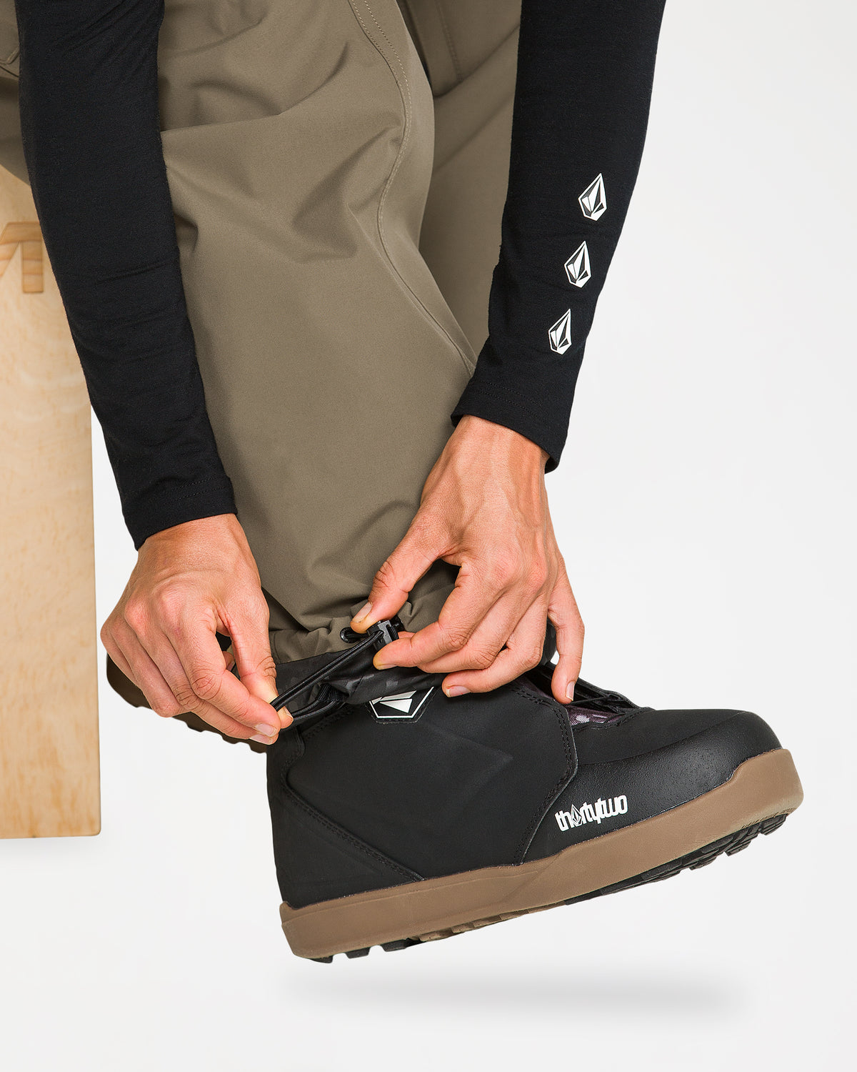 h1352657_volcom_tek_dtl4