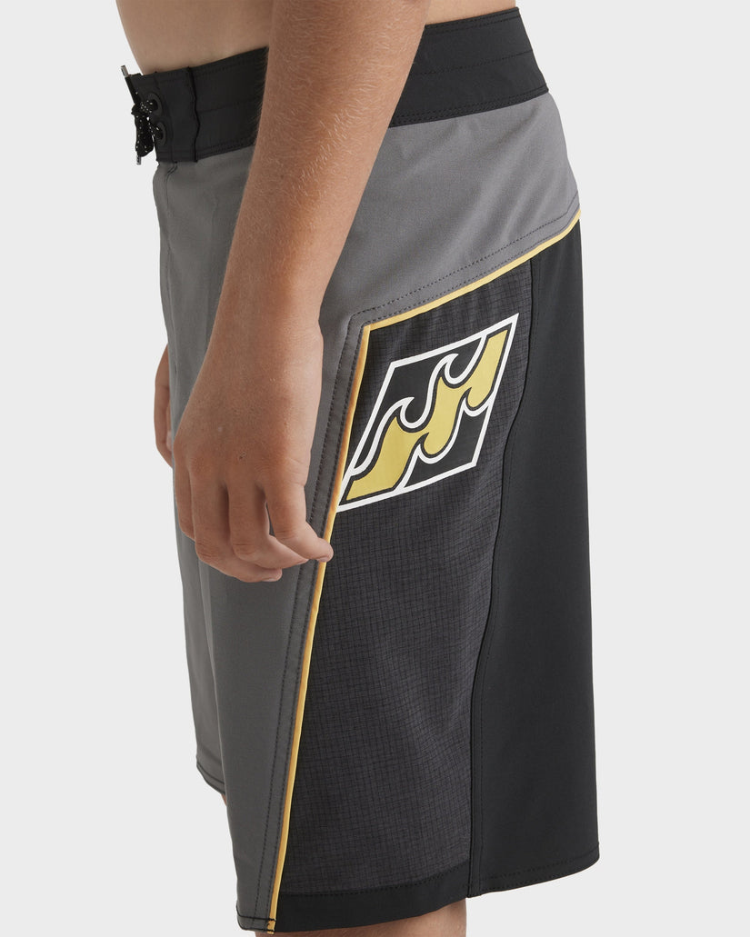 Boys 8-16 Straddie Pro 21" Boardshorts