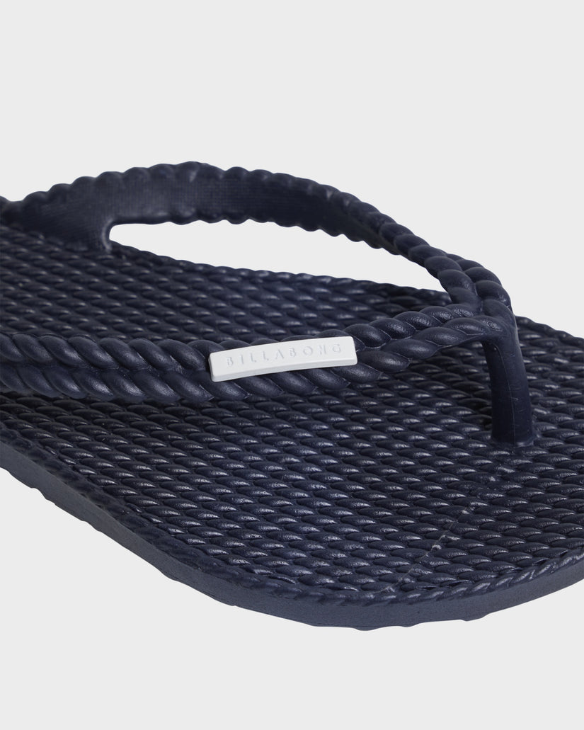 Womens Kick Back Solid Sandals