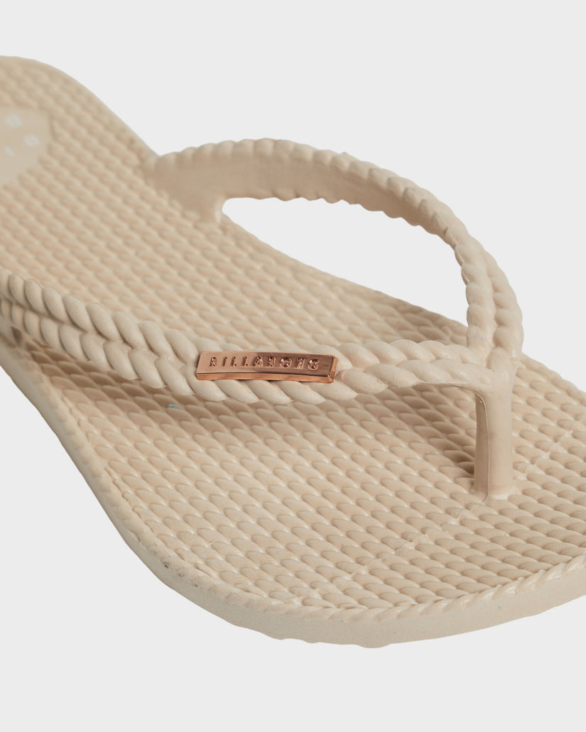 Womens Kick Back Solid Sandals