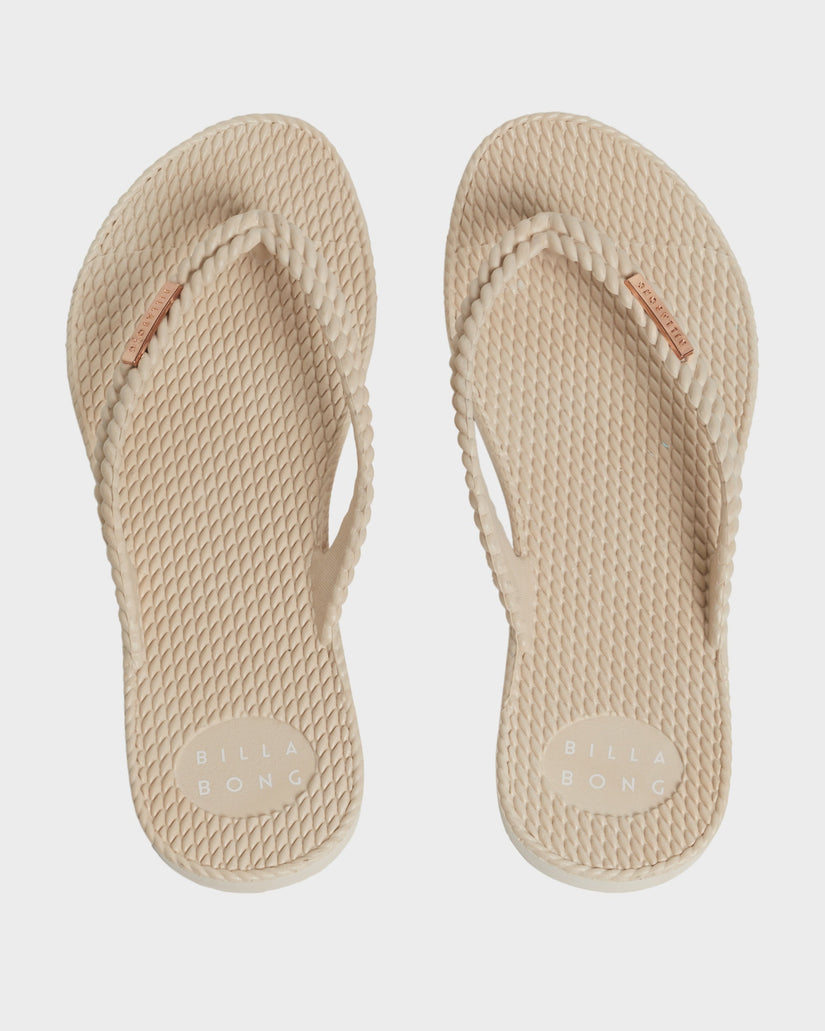 Womens Kick Back Solid Sandals