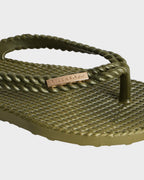 Womens Kick Back Metallic Thongs