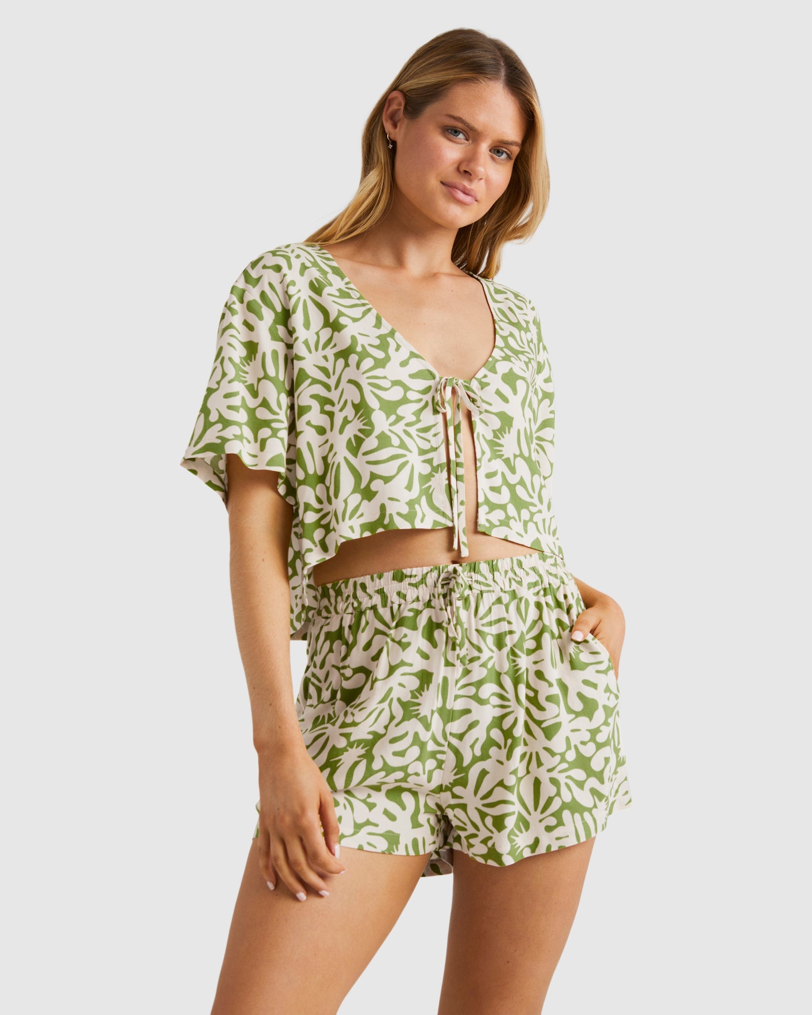Womens Palm Grove Elastic Waist Shorts