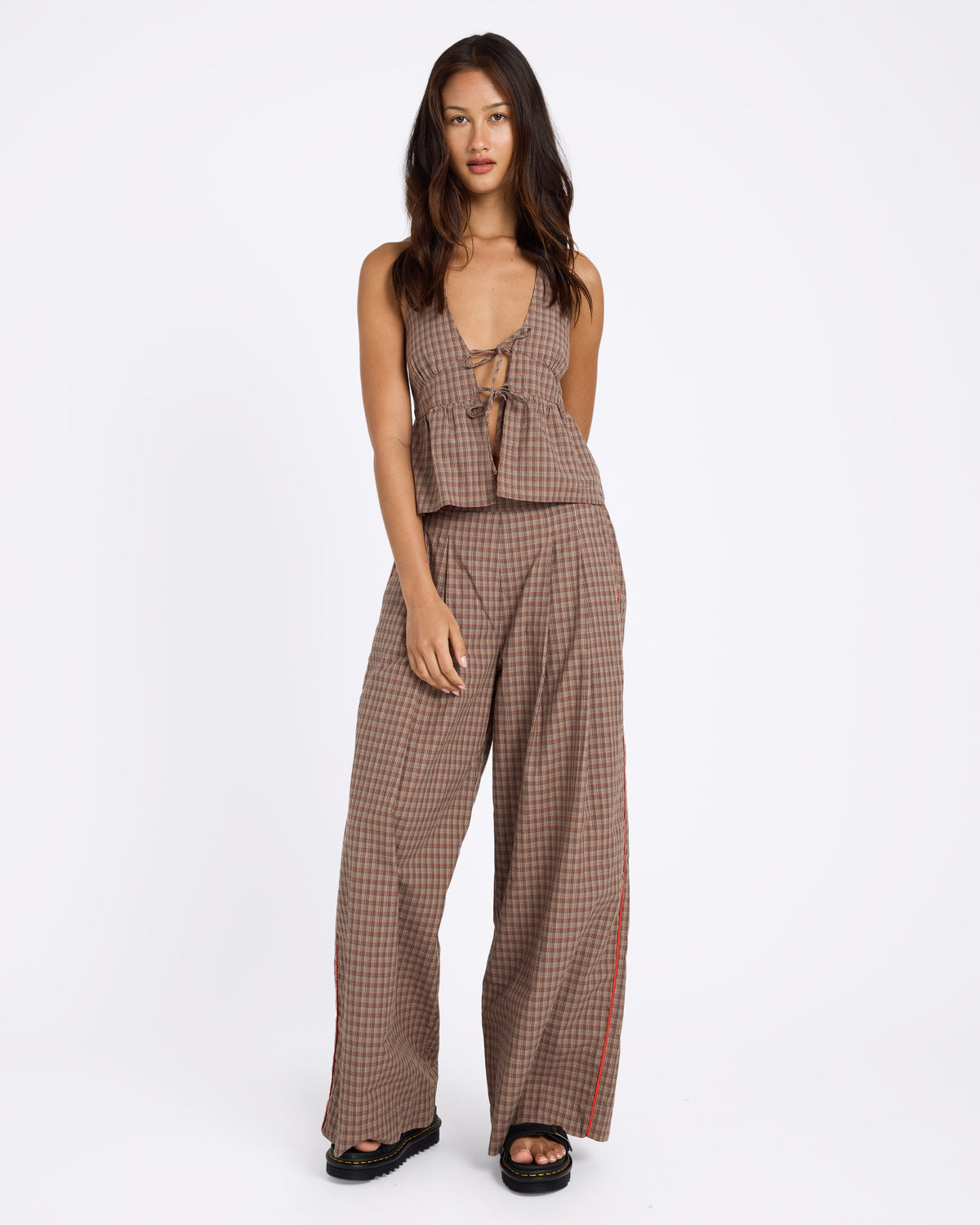 ucjnp03000_volcom_eth_frt9