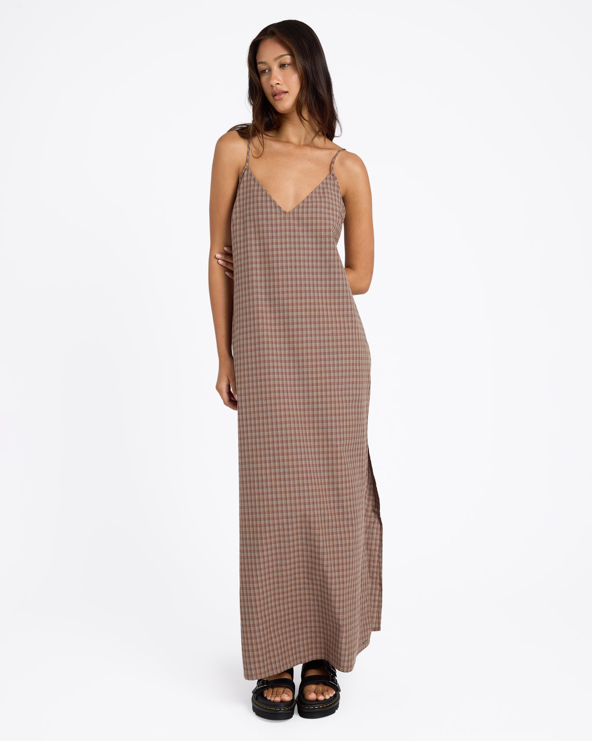ucjwd03001_volcom_eth_frt1