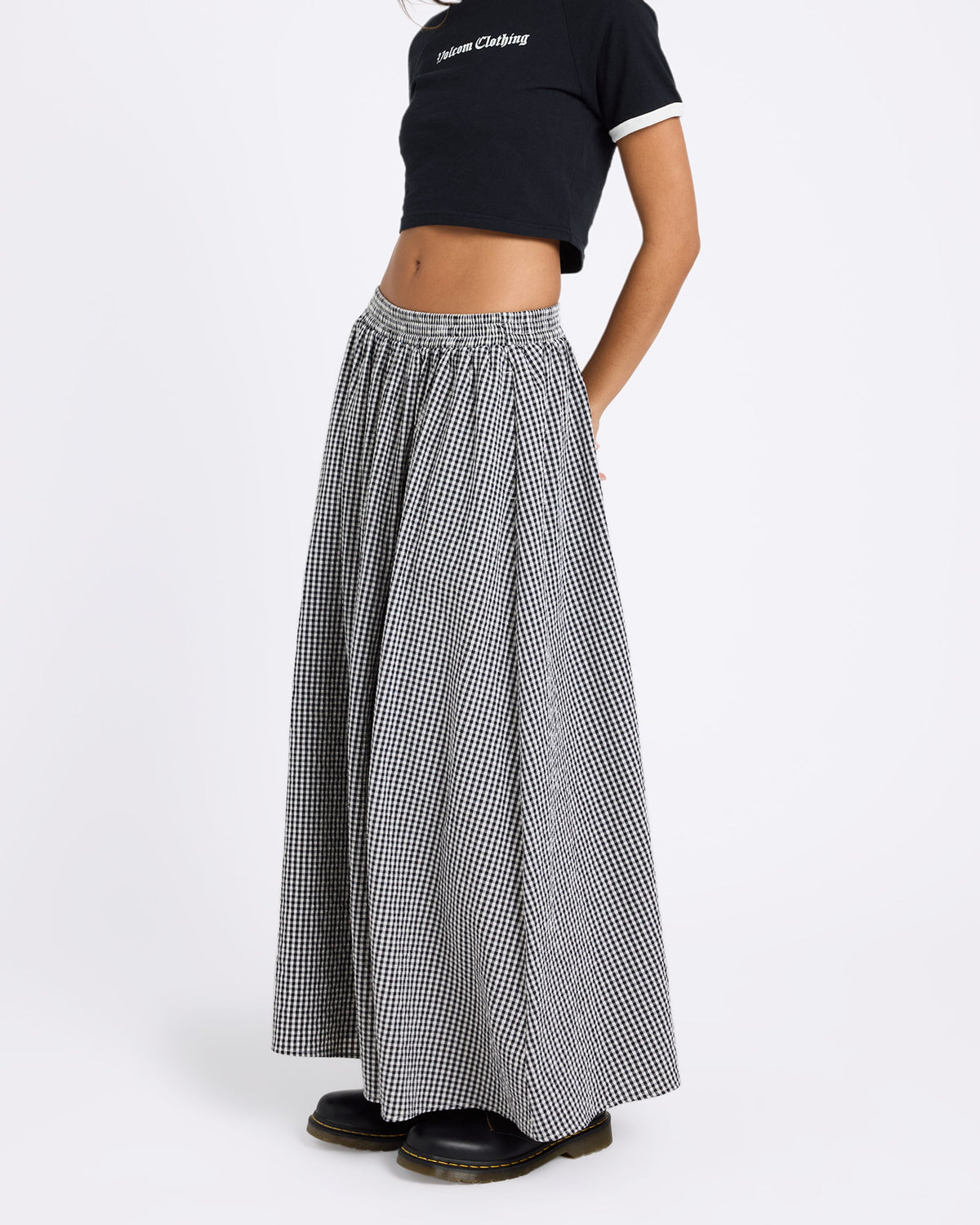 ucjwk03000_volcom_blk_sd4