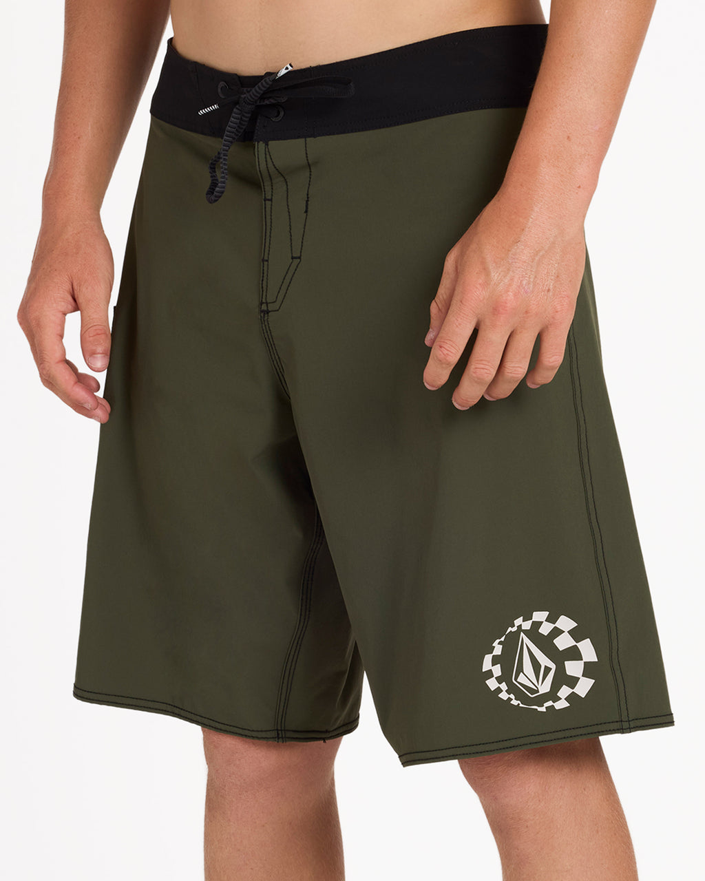 ucybs03005_volcom_sqd_sd6