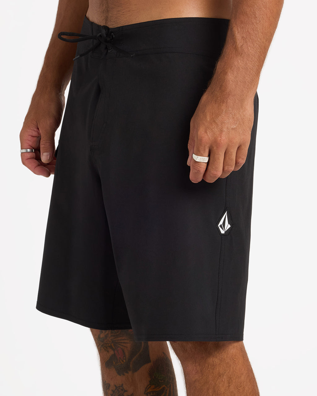 ucybs03007_volcom_blk_sd6